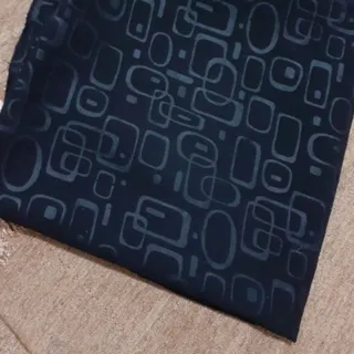 روسری کرپ مشکی طرح دار