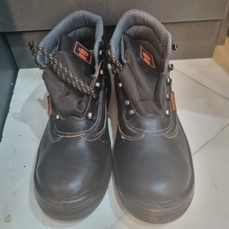 کفش  کار و کوهنوردی