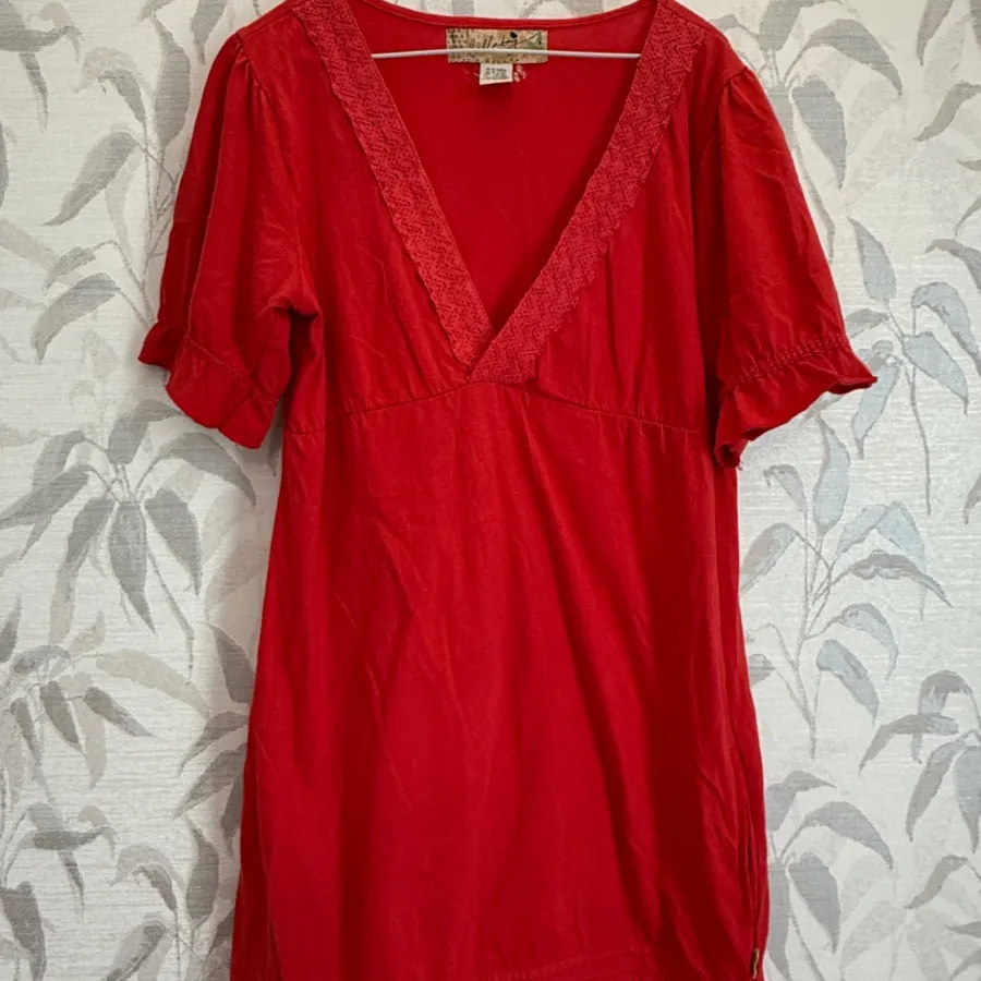 پیراهن نخی قرمز