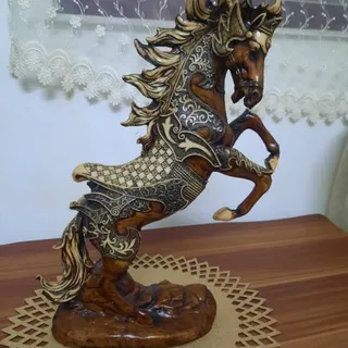 مجسمه اسب