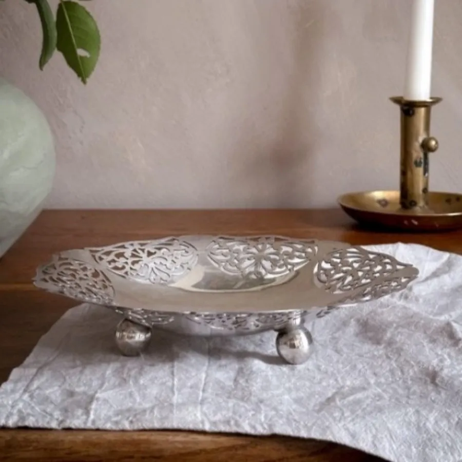 شیرینی خوری مارکدار