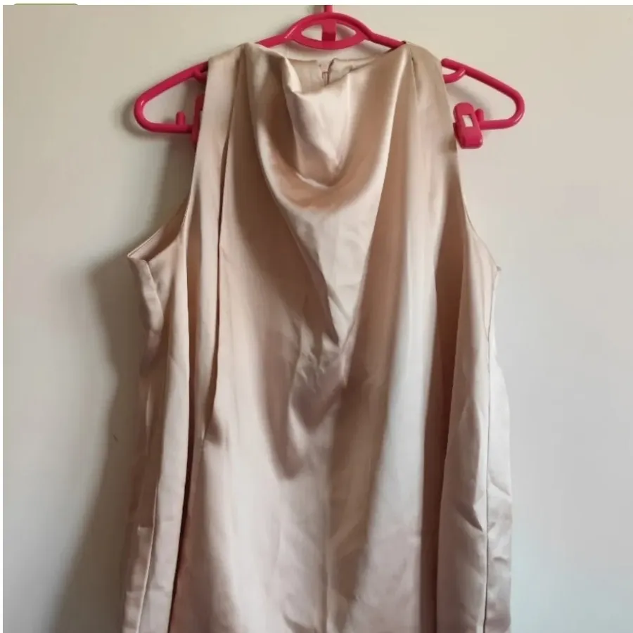 تاپ ساتن گل‌بهی