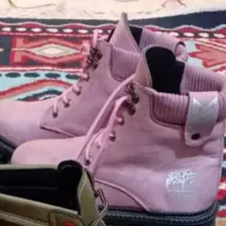 نیم بوت صورتی