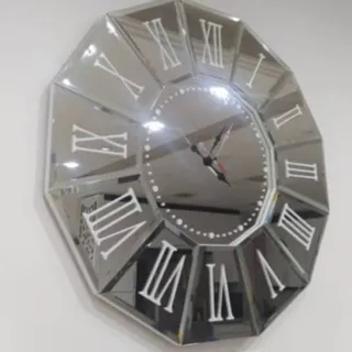 ساعت شیک و ساده