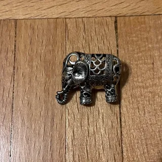 سنجاق سینه دست‌ساز