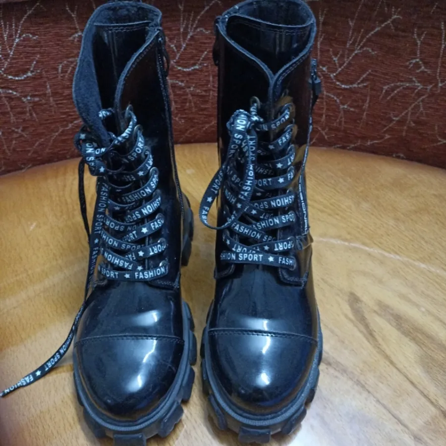 نیم بوت ورنی