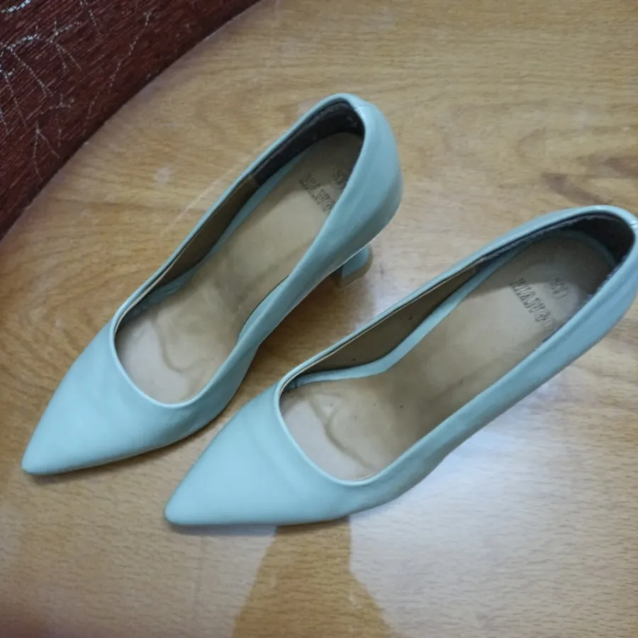 کفش پاشنه دار مانگو