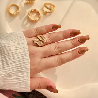 انگشتر نگین دار