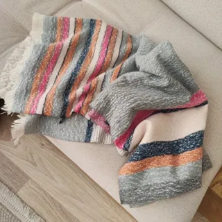 شال گرم و خوش رنگ