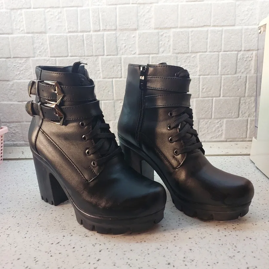 کفش نیم بوت