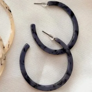 گوشواره رزینی شیک وسبک