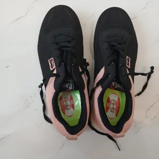 کتونی مشکی صورتی