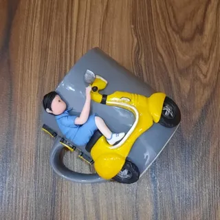 ماگ پسر موتور سوار