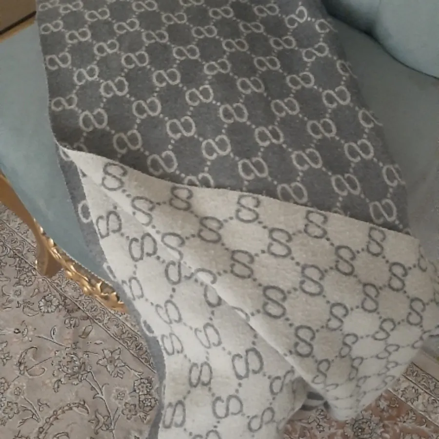 شال پاییزه گوچی وارداتی