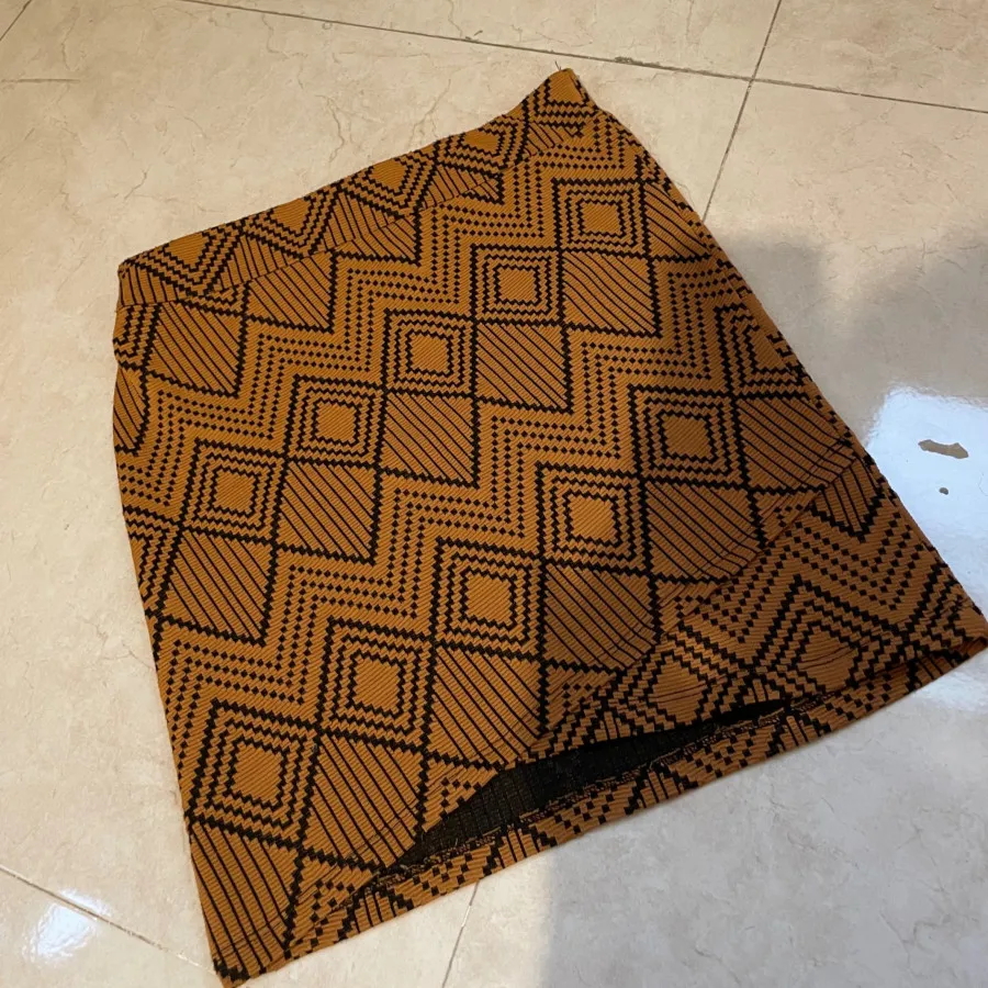 دامن strasivarius