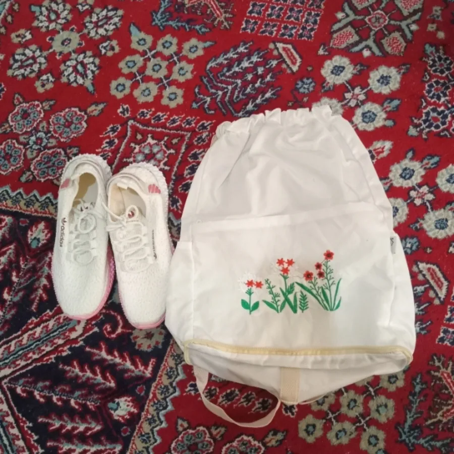 پک کوله پشتی و کتونی