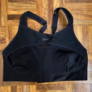 نیم‌ تنه نایک