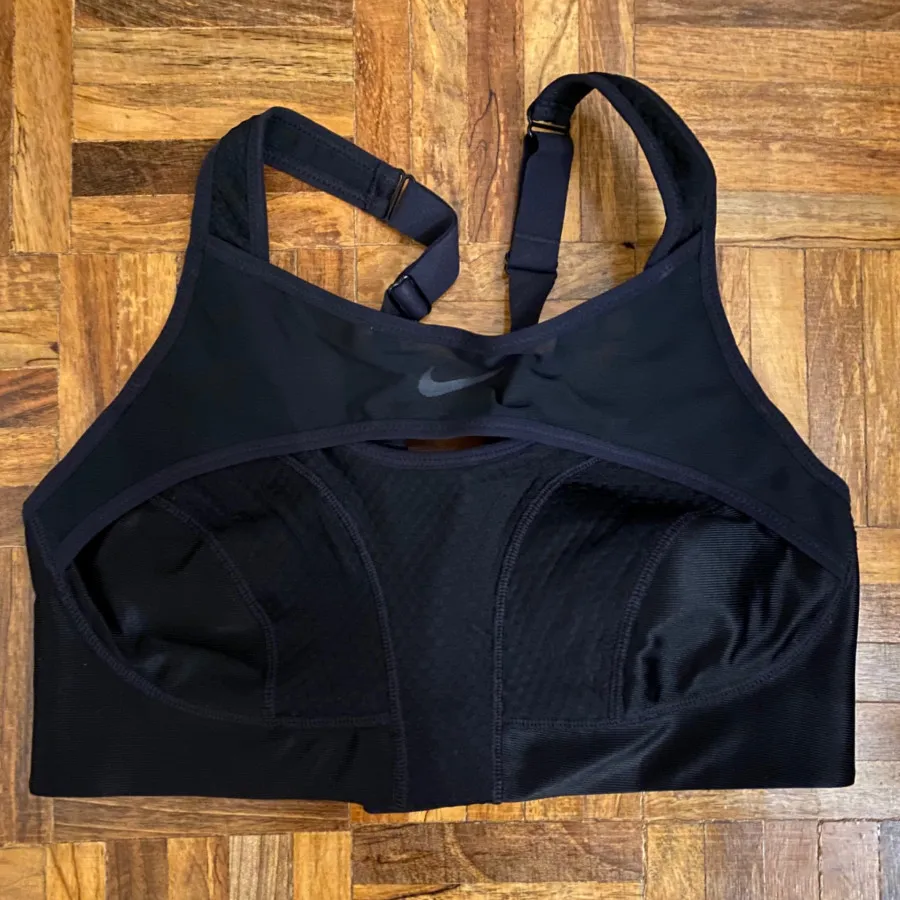 نیم‌ تنه نایک