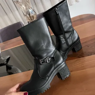 بوت ساق دار