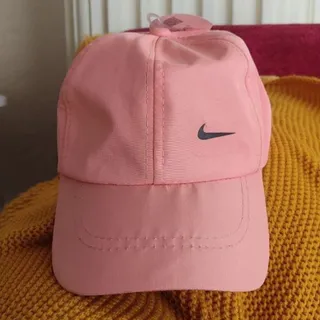 کلاه گپ صورتی