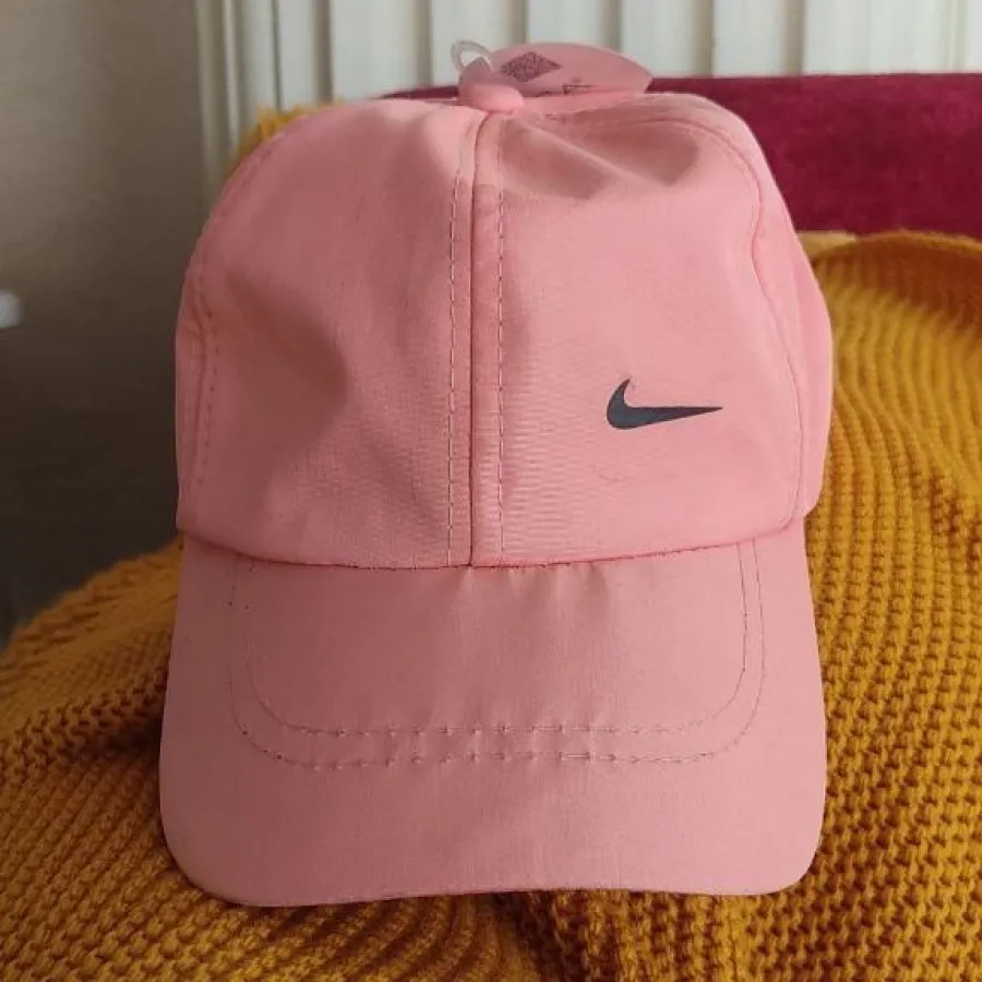 کلاه گپ صورتی