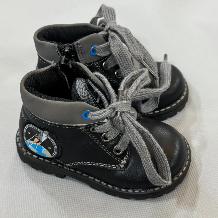 چکمه نوزادی