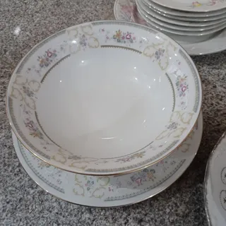 کاسه بشقاب نونو