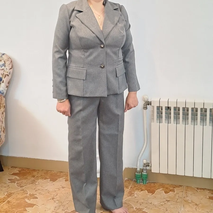 کت شلوار طوسی