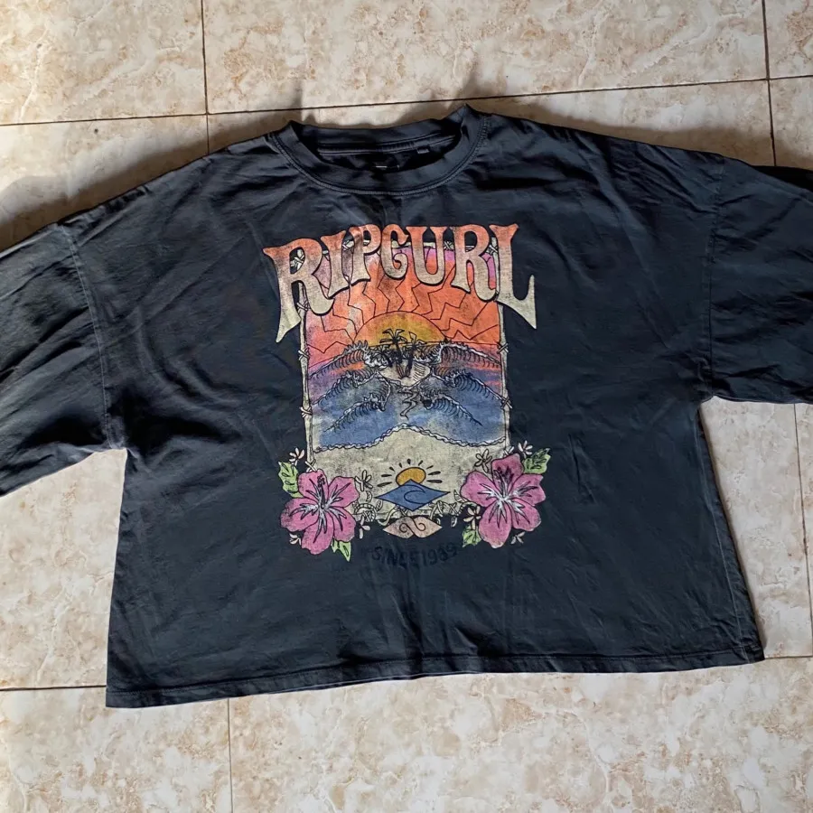 تیشرت کراپ نخی