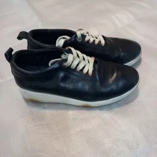 کتونی سرمه ای