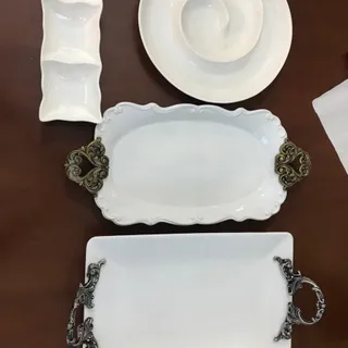 ظروف پذیرایی سفید