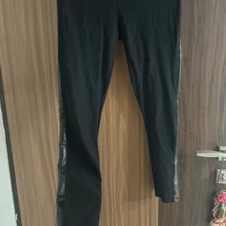 لگینگ کنار چرم