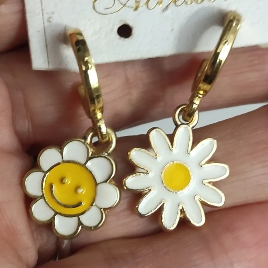 گوشواره میخی بابونه