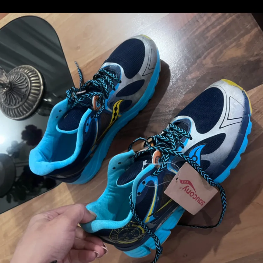 کفش کتونی ساکنی