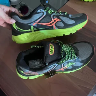 کفش کتونی ساکنی