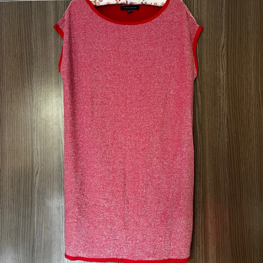 پیراهن قرمز تامی