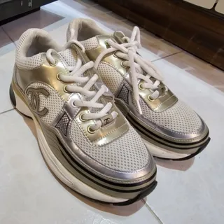 کتونی شنل طلایی اصل