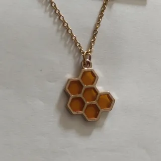 گردنبند زیبای عسل