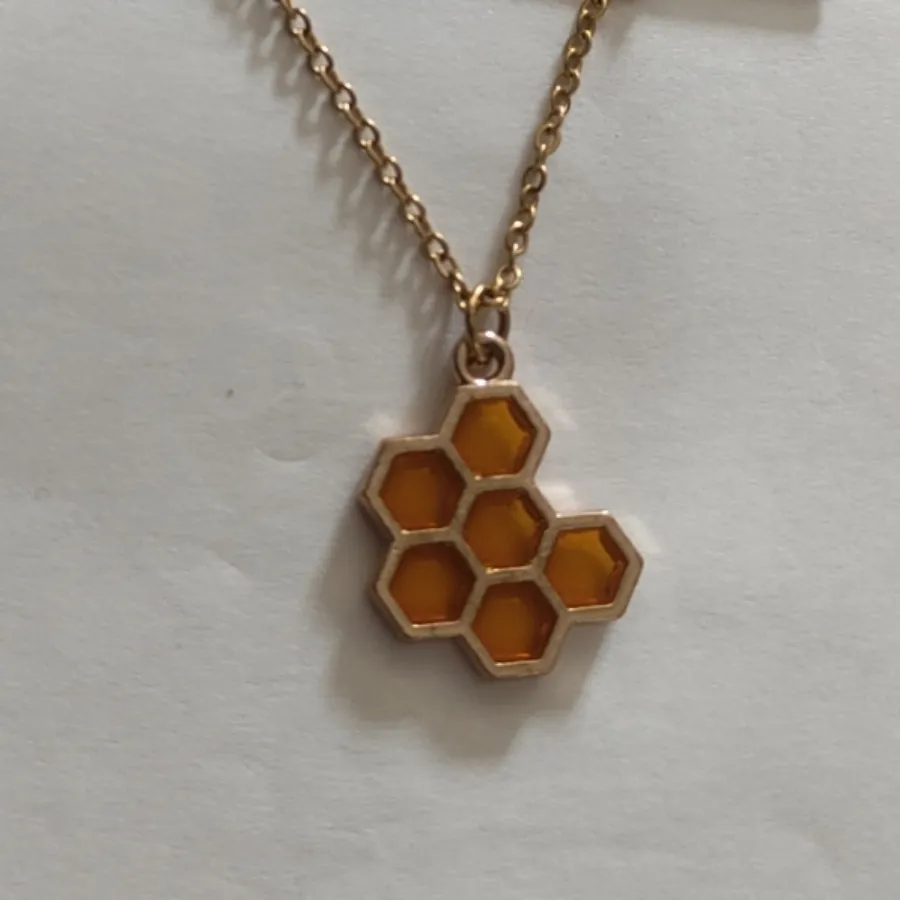 گردنبند زیبای عسل