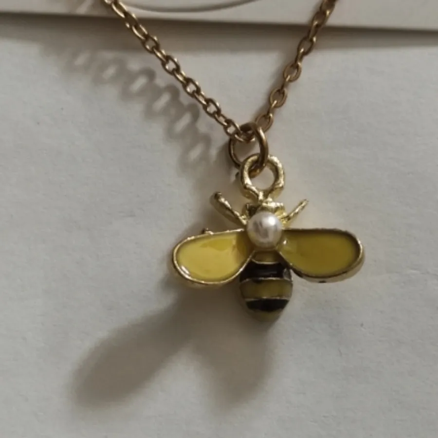 گردنبند زیبای زنبور عسل