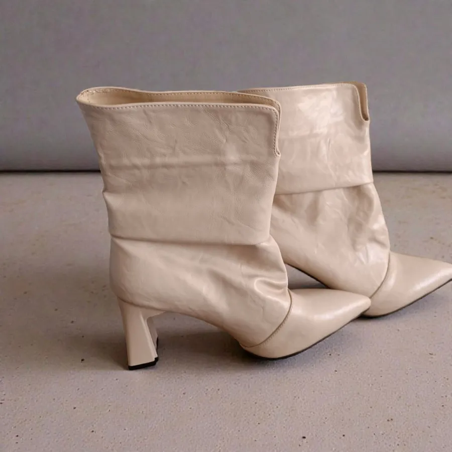 بوت پاشنه بلند چروکی