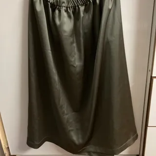 دامن ساتن سبز