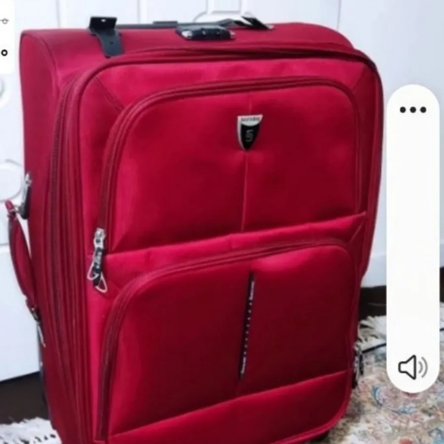 چمدان قرمز بزرگ