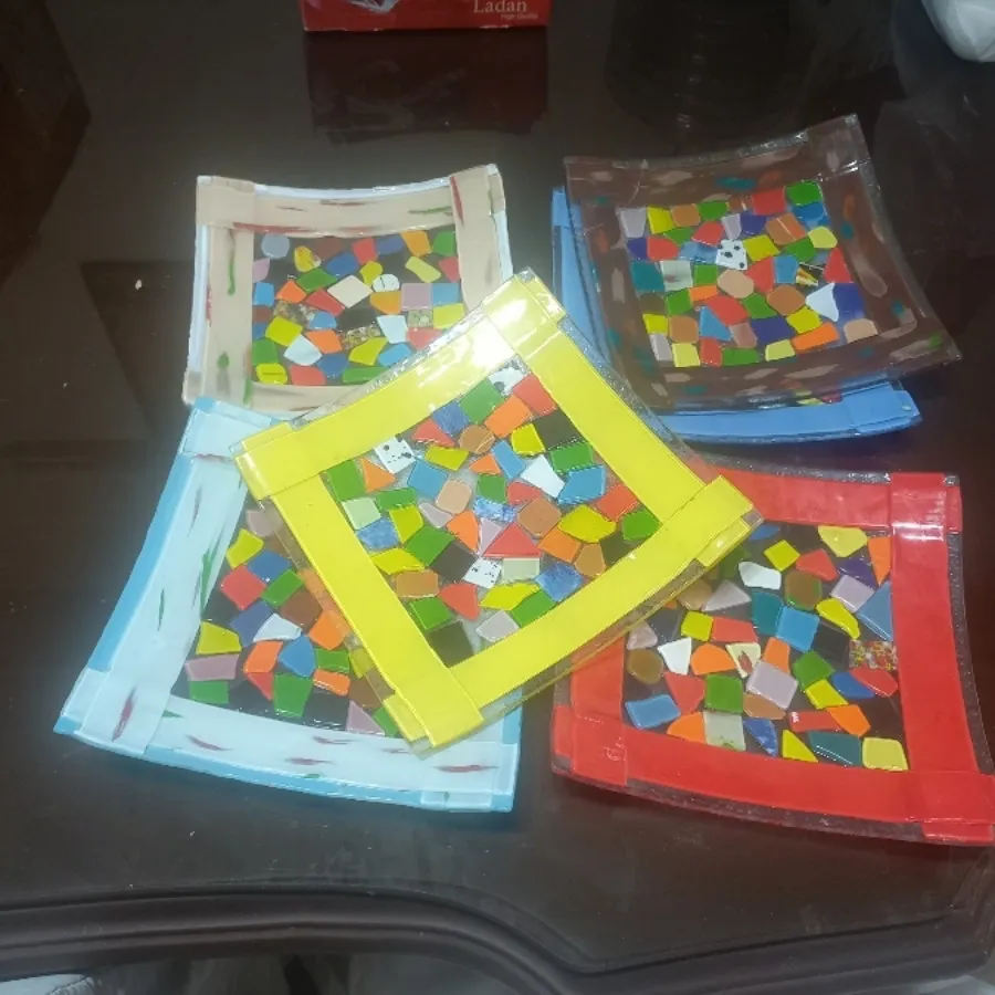 بشقاب شیشه ای کار دست