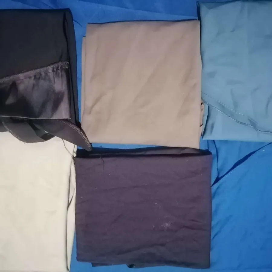 تعدادی مقنعه رنگی