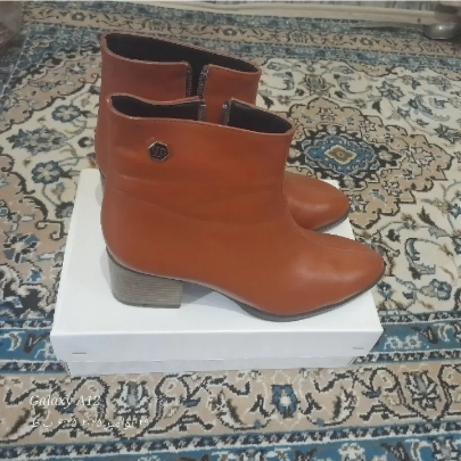 بوت  چرم عسلی