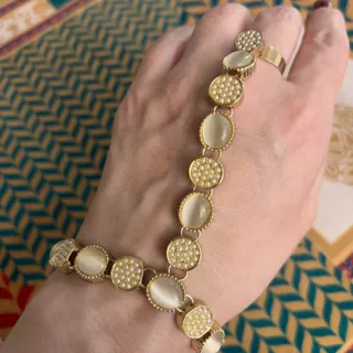 دستبند سنگ طلایی