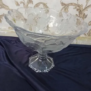 ظرف پایه دار