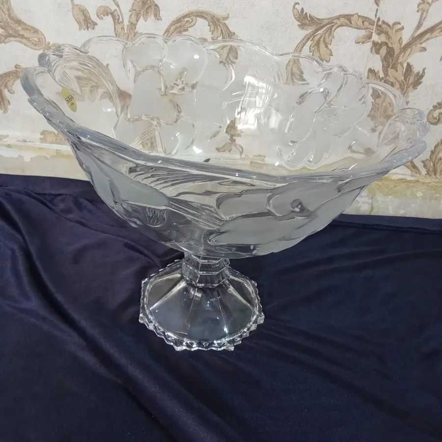 ظرف پایه دار