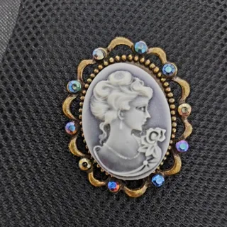 سنجاق سینه/ گل سینه